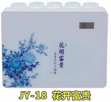 Sistema di osmosi inversa per purificatori di acqua domestici controllati tramite app con tavola del computer a copertura della polvere