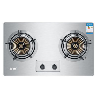 Teste di bruciatore con ugello in ottone e un design raffinato su una stufa a gas in acciaio inossidabile a due bruciatori