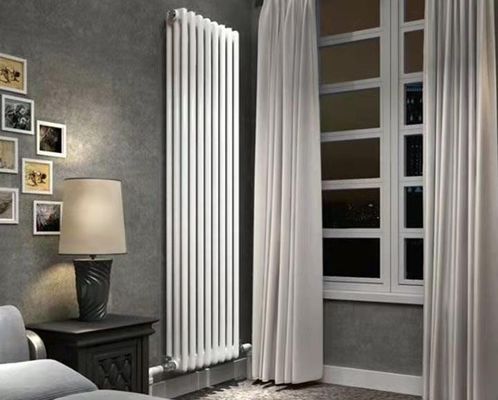 Radiatore in ghisa decorativo antico e lussuoso per riscaldamento centralizzato dell'acqua domestica