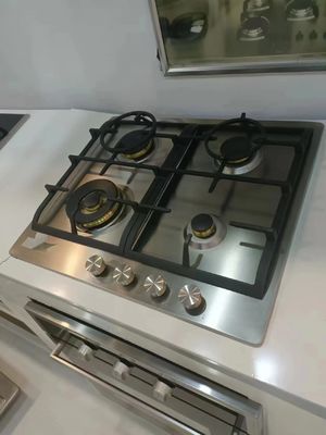 Cucina con manopole metallica e ugello in ottone 4 gas 1 focolare in ceramica a infrarossi elettrico singolo
